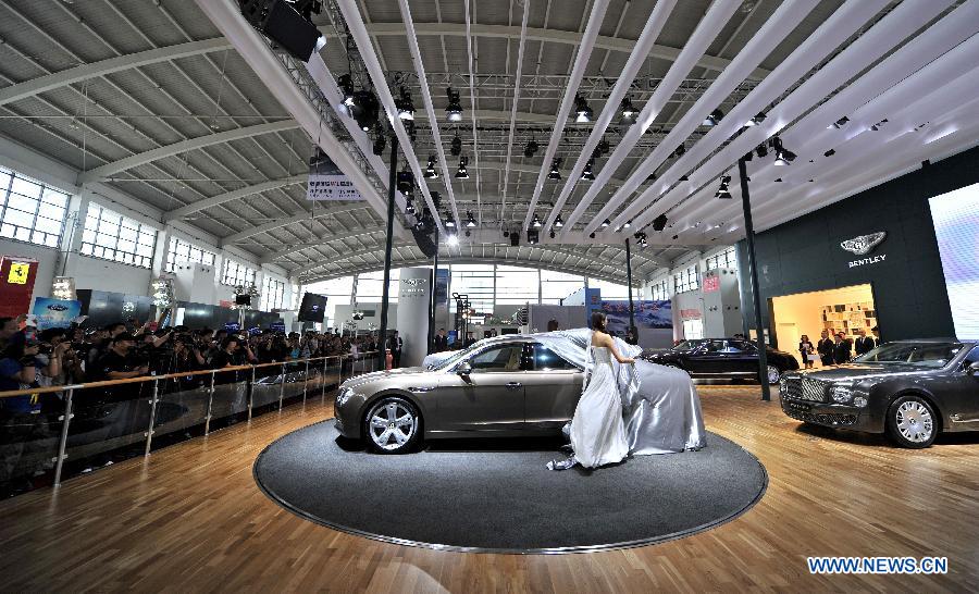 A model shows a vehicle at the 12th Shenyang International Automobile Industry Expo in Shenyang, capital of northeast China's Liaoning Province, June 27, 2013. (Xinhua/Yao Jianfeng)