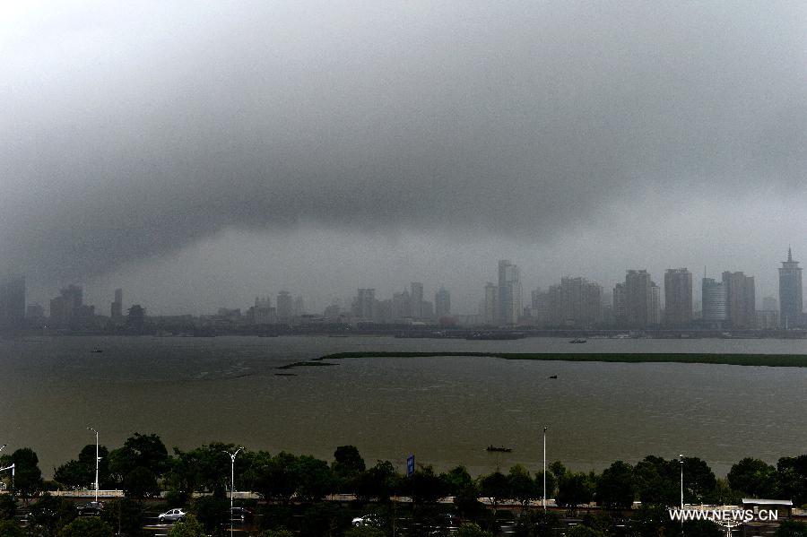 A rainfall hits Nanchang, capital of east China's Jiangxi Province, June 28, 2013. (Xinhua/Song Zhenping) 