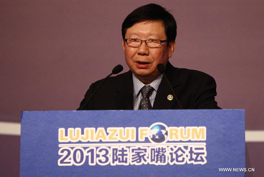 Zhuang Xinyi, vice chairman of the China Securities Regulatory Commission, addresses the Lujiazui Forum in Shanghai, east China, June 28, 2013. The forum, themed on "A New Vision for Financial Reform and Opening Up" opened here on Friday. (Xinhua/Pei Xin) 