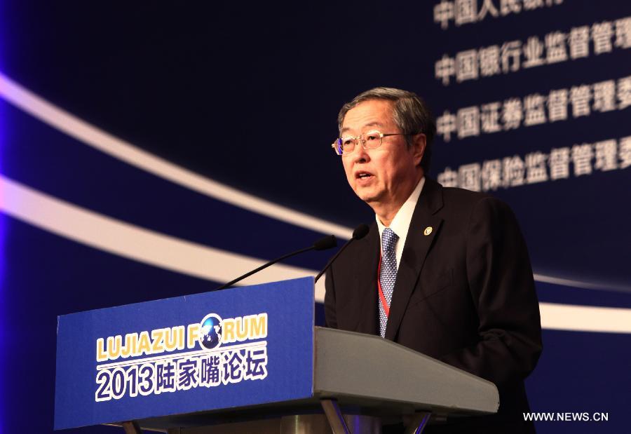 Zhou Xiaochuan, governor of People's Bank of China, addresses the Lujiazui Forum in Shanghai, east China, June 28, 2013. The forum, themed on "A New Vision for Financial Reform and Opening Up" opened here on Friday. (Xinhua/Pei Xin) 