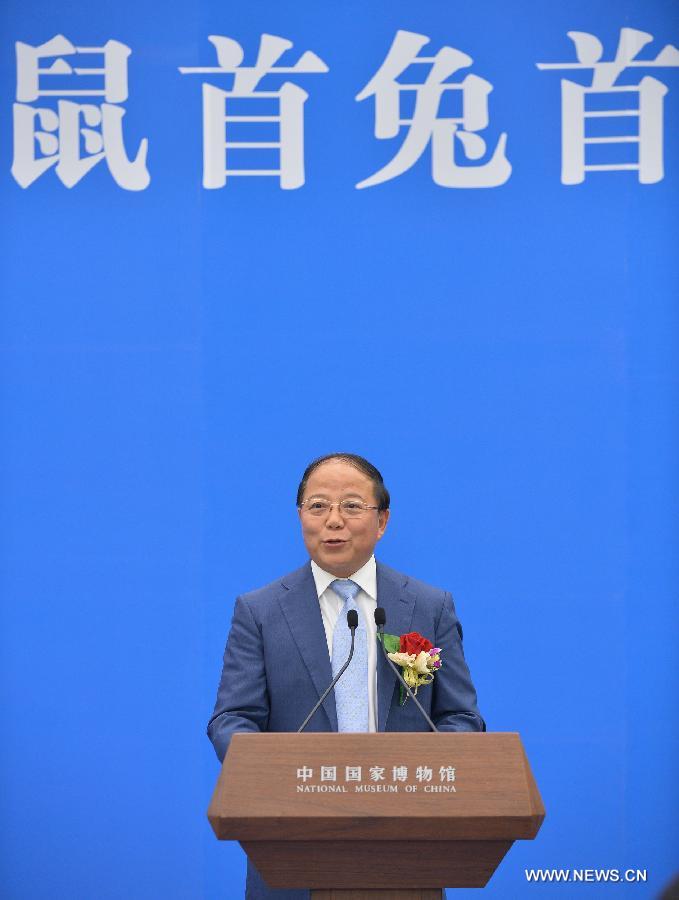 Li Xiaojie, deputy minister of culture and head of the State Administration of Cultural Heritage, addresses a handover ceremony of two bronze animal heads plundered by western invaders one-and-a-half centuries ago in Beijing, capital of China, June 28, 2013. The heads of a rat and a rabbit, parts of a fountain clock that previously stood at the Old Summer Palace, or "Yuanmingyuan" in Chinese, were donated on April 26, 2013 by the Pinault family, which owns the French luxury brand Kering. The handover ceremony was held Friday at National Museum of China. (Xinhua/Li Xin) 