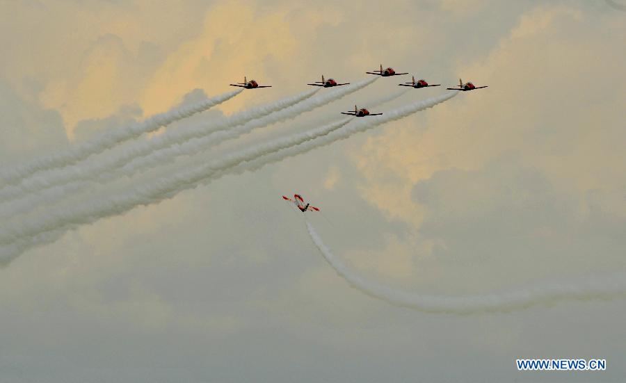 Spanish Airforce Aerobatic Team "Patrulla Aguila" perform during the Airpower 13 air show in Zeltweg, Steiermark of Austria, June 28, 2013. (Xinhua/Qian Yi) 