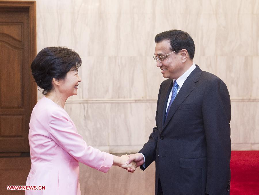 Chinese Premier Li Keqiang (R) meets with South Korean President Park Geun-hye in Beijing, capital of China, June 28, 2013. (Xinhua/Wang Ye) 