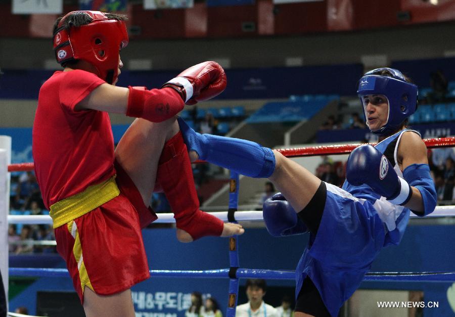 Yuan Xiaoyan (L) of China and Aoun Anita of Lebanon compete during their Muay women's 51kg quarterfinal fight during the 4th Asian Indoor and Martial Arts Games (AIMAG) in Incheon, South Korea, June 30, 2013. Yuan Xiaoyan won 5-0. (Xinhua/Park Jin-hee)