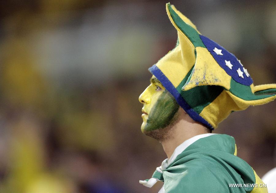 A fan reacts during the closure ceremony of the FIFA's Confederations Cup Brazil 2013 in Rio de Janeiro, Brazil, on June 30, 2013. (Xinhua/Guillermo Arias)