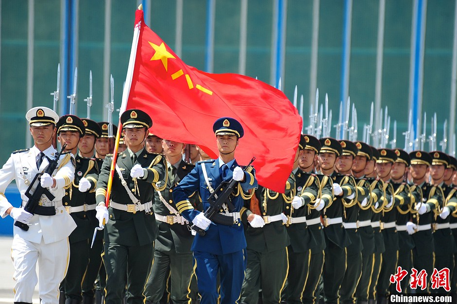 The PLA Hong Kong Garrison opens Shek Kong and Sun Wai Barracks to public on June 30, 2013 to celebrate the 16th anniversary of Hong Kong's return to China. (Chinanews.com/Chen Wen)