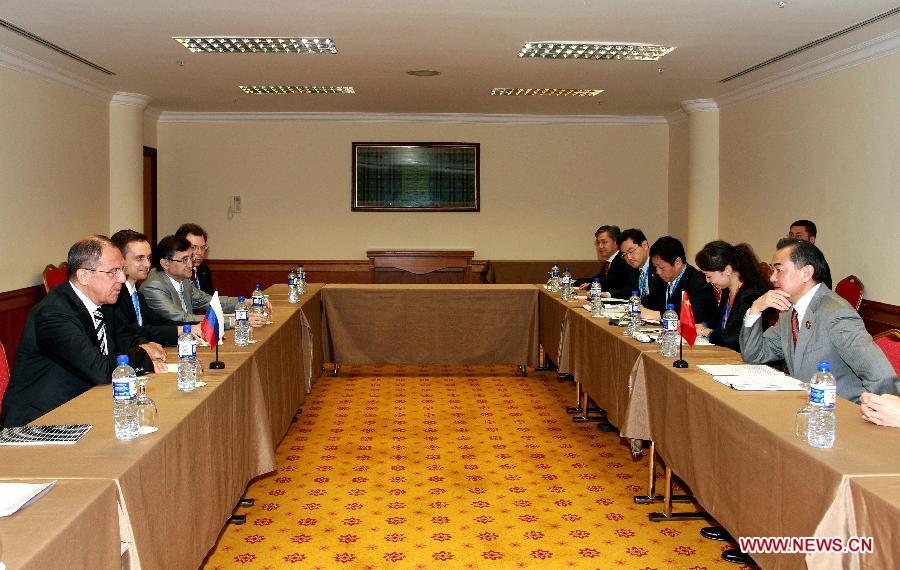 Chinese Foreign Minister Wang Yi (1st R) meets with Russian Foreign Minister Sergey Lavrov (1st L) in Bandar Seri Begawan, Brunei, July 1, 2013. (Xinhua/Jin Yi) 