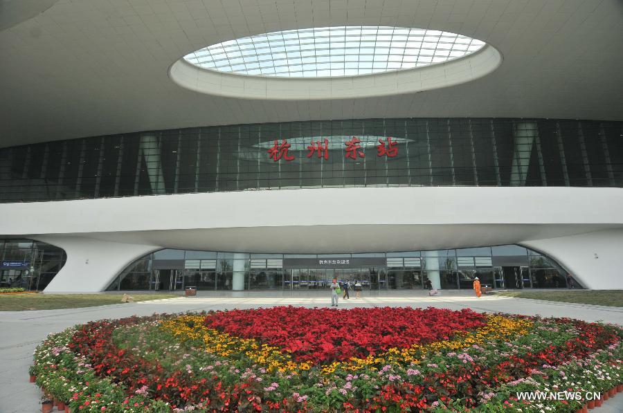 Photo taken on July 1, 2013 shows the gate of the newly-opened Hangzhou East Station in Hangzhou, capital of east China's Zhejiang Province. With the building area of 1.13 million square meters, the Hangzhou East Station, China's largest railway terminal, officially opened on Monday. (Xinhua/Zhu Yinwei) 