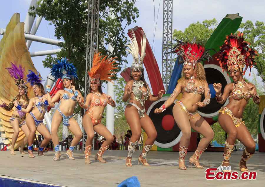 Brazilian girls dance the samba at the Happy Valley carnival in Wuhan, capital of Central China's Hubei Province, June 29, 2013. (Photo/CNS)