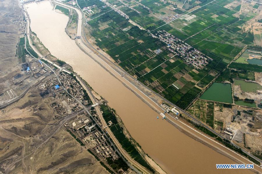 The Yellow River flows in Zhongwei, a city in northwest China's Ningxia Hui Autonomous Region, June 29, 2013. The Yellow River, China's second longest which stretches for nearly 100 kilometers in Zhongwei, runs mainly in the Heishan Gorge. (Xinhua/Wang Peng)