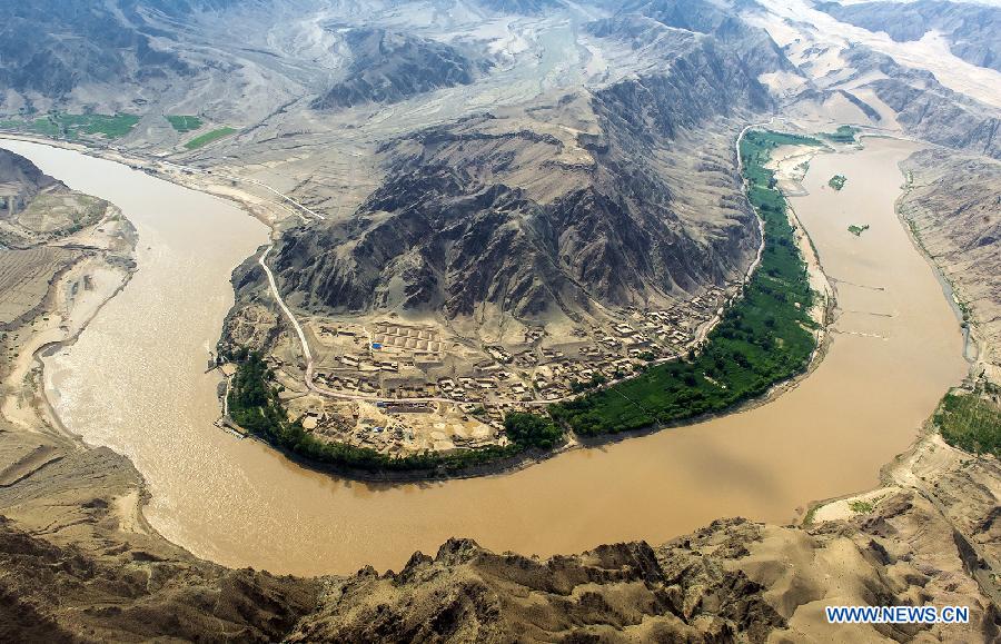 The Yellow River flows in Zhongwei, a city in northwest China's Ningxia Hui Autonomous Region, June 29, 2013. The Yellow River, China's second longest which stretches for nearly 100 kilometers in Zhongwei, runs mainly in the Heishan Gorge. (Xinhua/Wang Peng)