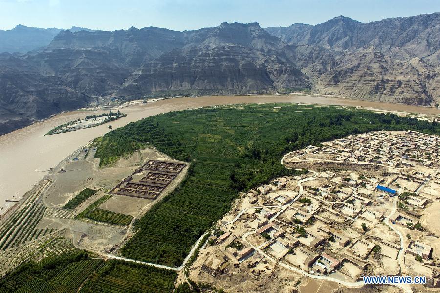 The Yellow River flows in Zhongwei, a city in northwest China's Ningxia Hui Autonomous Region, June 29, 2013. The Yellow River, China's second longest which stretches for nearly 100 kilometers in Zhongwei, runs mainly in the Heishan Gorge. (Xinhua/Wang Peng)