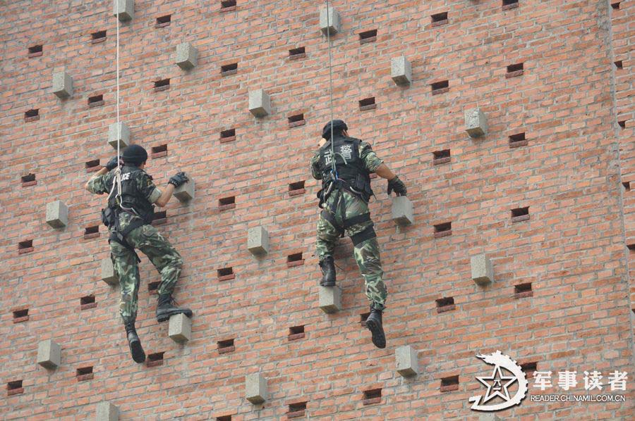 The Tai'an Detachment of the Chinese People's Armed Police Force (APF) organizes its 30 special operation members to conduct a military skills training, in a bid to further enhance their combat capability in complex environment.(China Military Online/Gao Jian, Yang Luning, Wen Yongzhi)