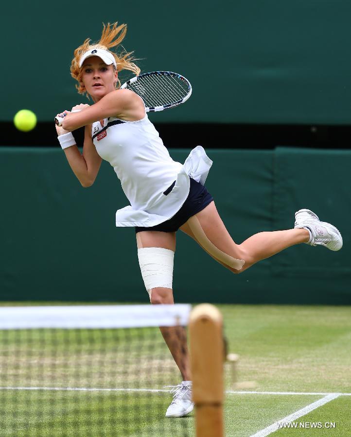 Agnieszka Radwanska of Poland returns the ball during the quarterfinal of women's singles against Li Na of China on day 8 of the Wimbledon Lawn Tennis Championships at the All England Lawn Tennis and Croquet Club in London, Britain on July 2, 2013. Agnieszka Radwanska won 2-1. (Xinhua/Yin Gang) 