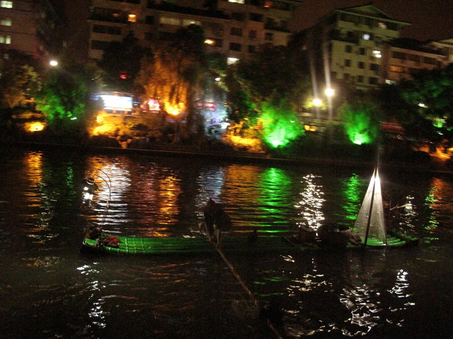 A fisher tries to catch fish with the help of fish hawk. (CnDG by Jiao Meng)