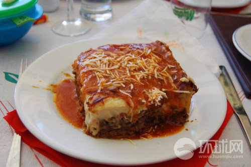 Greece: Moussaka (Source: huanqiu.com)