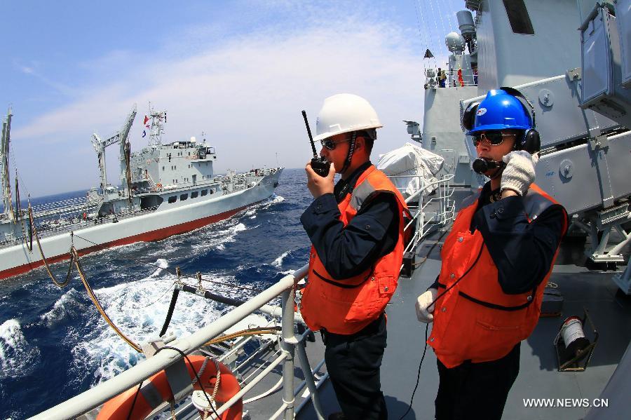 The soldiers work when comprehensive supply ship Hongze Lake make comprehansive replenishment to destroyer Shenyang during Sino-Russian joint naval drills held in the sea of Japan, July 4, 2013. (Xinhua/Zha Chunming) 