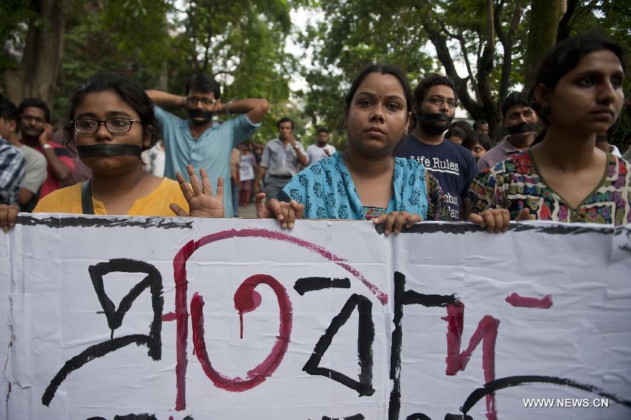 Indian youth take part in a silent protest against the recent gang rapes and murder in Calcutta, Capital of eastern Indian state West Bengal, July 4, 2013. According to the National Crime Records Bureau (NCRB) report, West Bengal accounted for 12.67 percent of the total crimes committed against women in the country while Calcutta ranked the third most unsafe metropolis for women, behind Delhi and Bangalore. (Xinhua/Tumpa Mondal)