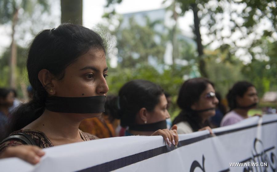 Indian youth take part in a silent protest against the recent gang rapes and murder in Calcutta, Capital of eastern Indian state West Bengal, July 4, 2013. According to the National Crime Records Bureau (NCRB) report, West Bengal accounted for 12.67 percent of the total crimes committed against women in the country while Calcutta ranked the third most unsafe metropolis for women, behind Delhi and Bangalore. (Xinhua/Tumpa Mondal)