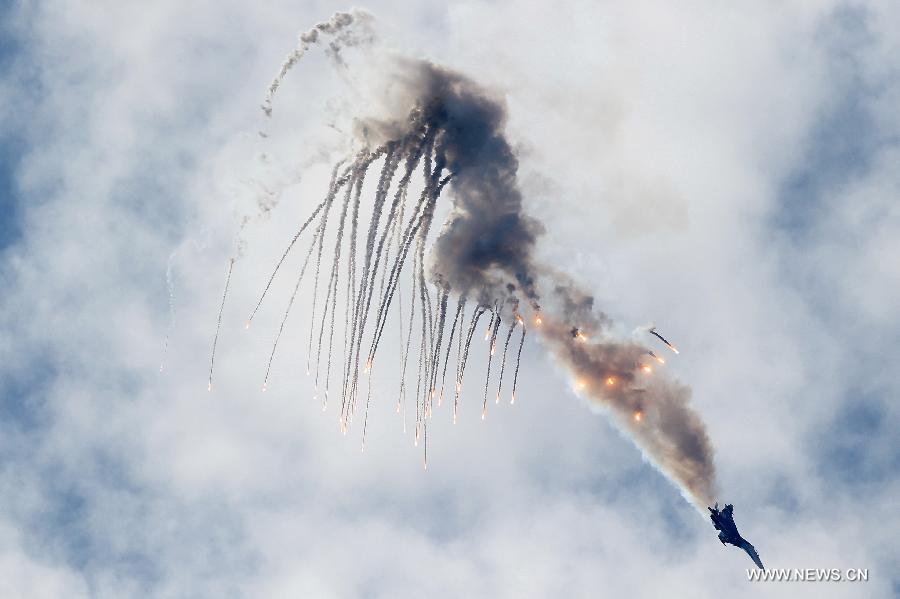 Aircrafts from aerobatics team "Russian Knights" perform during the 6th International Maritime Defence Show in St.Petersburg, Russia, on July 4, 2013. The aerobatic teams will entertain crowds at the 6th International Maritime Defence Show to be held here from July 3-7. (Xinhua/Lu Jinbo)  
