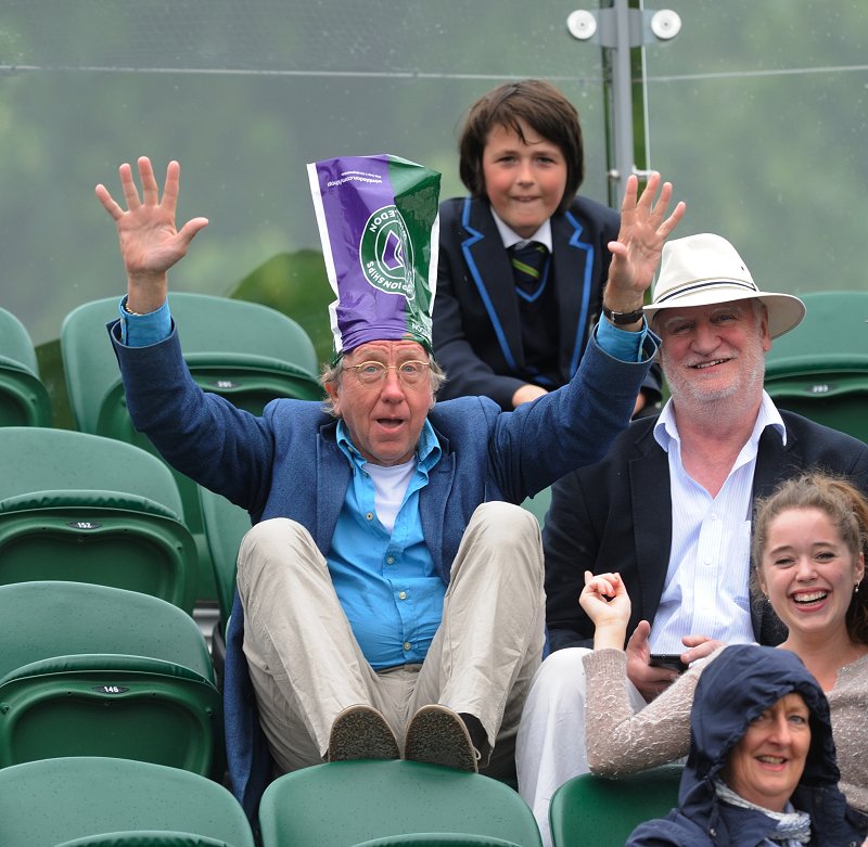 A cute fan at Wimbledon, June 29, 2013.  (Photo/Osports)