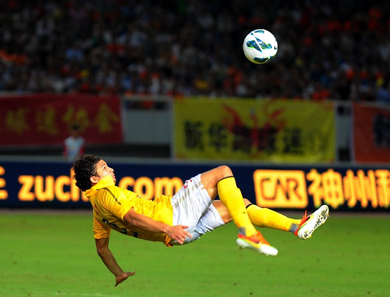 Guangzhou Evergrande beat Wuhan Zall 4-1 in round 13  of China's Super League, July 1, 2013. (Photo/Osports)