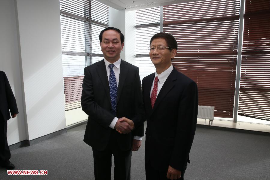 Meng Jianzhu (R), a member of the Political Bureau of the Communist Party of China (CPC) Central Committee and secretary of the Commission for Political and Legal Affairs of the CPC Central Committee, meets with Vietnamese Public Security Minister Tran Dai Quang, in Vladivostok, Russia, on July 3, 2013. (Xinhua/Hao Fan)