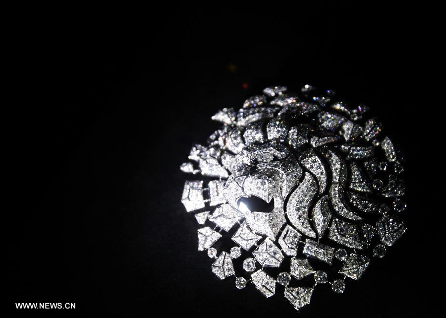Photo taken on July 4, 2013 shows a piece of Chanel 2013 jewelry "Sous le Signe du Lion" in Paris, France. The new High Jewelry collection "Sous le Signe du Lion" showcases Gabrielle Chanel's emblematic animal in a collection of 58 exceptional pieces. (Xinhua/Gao Jing)