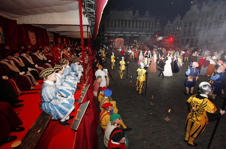 Performers in ancient costumes present the annual procession of Ommegang at the Grand Place of Brussels, capital of Belgium, July 4, 2013. More than 1,000 performers took part in Ommegang, Brussels' traditional annual pageant, to reenact the entry of Holy Roman Emperor Charles V to Brussels in 1549. (Xinhua/Zhou Lei) 