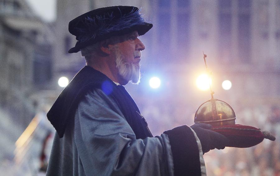 A performer presents the annual procession of Ommegang at the Grand Place of Brussels, capital of Belgium, July 4, 2013. More than 1,000 performers took part in Ommegang, Brussels' traditional annual pageant, to reenact the entry of Holy Roman Emperor Charles V to Brussels in 1549. (Xinhua/Zhou Lei) 