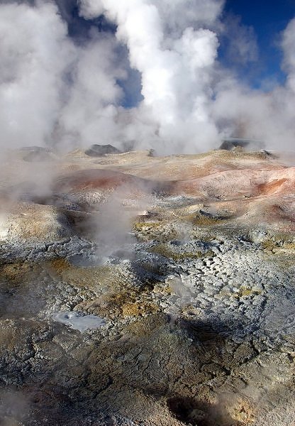 Another world (Bolivia). Speaking of natural landscapes, we often think of breathtaking mountains and beatiful grasslands. However, there are some that is so horrible, looking just like hell. (Photo: huanqiu.com)