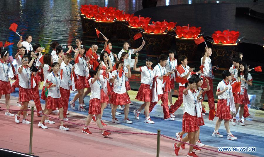 Chinese Delegation enters the stadium during the opening ceremony of the Summer Universiade in Kazan, Russia, July 6, 2013. (Xinhua/Jiang Kehong) 