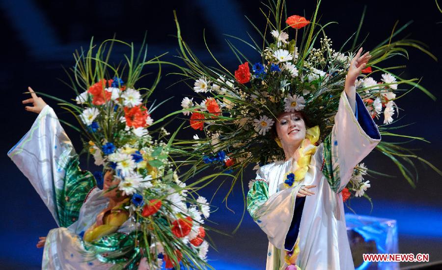 Artists perform during the opening ceremony of the Summer Universiade in Kazan, Russia, July 6, 2013. (Xinhua/Jiang Kehong) 