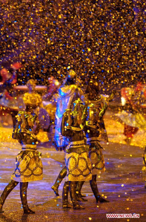 Artists perform during the opening ceremony of the Summer Universiade in Kazan, Russia, July 6, 2013. (Xinhua/Jiang Kehong) 