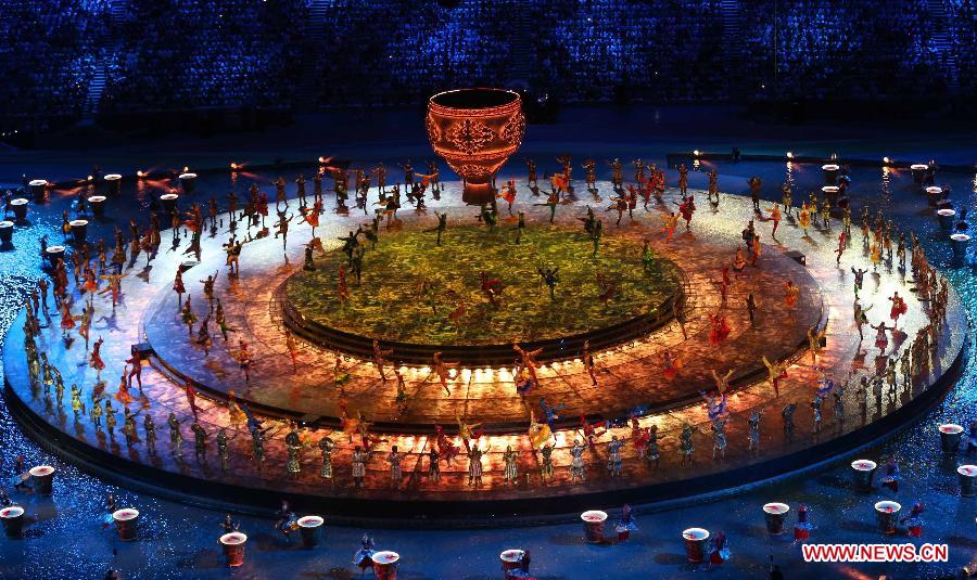 Artists perform during the opening ceremony of the Summer Universiade in Kazan, Russia, July 6, 2013. (Xinhua/Meng Yongmin)