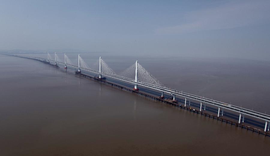 Photo taken on June 17, 2013 shows the Jiaxing-Shaoxing Sea Bridge in Shaoxing, east China's Zhejiang Province, June 17, 2013. The linking roads of the bridge was completed on July 6. The bridge is expected to be open to traffic in mid-July. With a span of 10 kilometers over the Hangzhou Bay, it is the world's longest and widest multi-pylon cable-stayed bridge. (Xinhua/Yuan Yun)