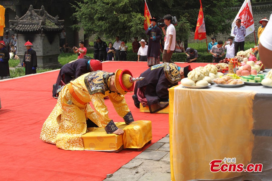 Aisin Gioro Hengshao, an offspring of the imperial family of Qing Dynasty (1644-1911), attends a ceremony in the costume of a Qing emperor to worship his ancestors at the World Heritage Yongling Tomb in Fushun, Liaoning Province, July 7, 2013. The ceremony was held to encourage the locals to protect the tomb and the fellow members of the Manchu minority group to treasure both the physical and spiritual cultural inheritance passed on from ancient times. (CNS/Cao Lichun)