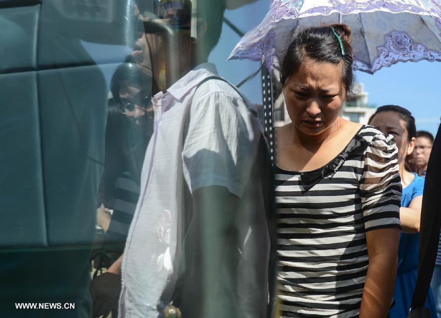 The relative of an air crash victim gets on a bus from east China's Jiangshan to Shanghai to catch a plane for the United States, in Jiangshan City, east China's Zhejiang Province, July 8, 2013. Two Chinese passengers Wang Linjia and Ye Mengyuan were killed in a crash landing of an Asiana Airlines Boeing 777 at San Francisco airport on Saturday morning. Their family members headed for the United States on Monday. (Xinhua/Han Chuanhao)