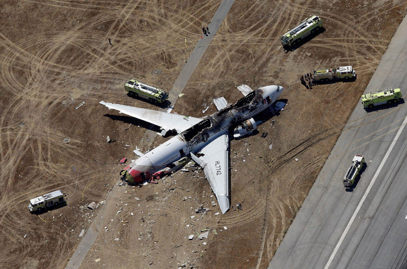 An aerial photo shows the wreckage of the Asiana Flight 214 airplane after it crashed at the San Francisco International Airport in San Francisco, July 6, 2013. Two Chinese women were confirmed dead in the crash, South Korea's transportation ministry said Sunday. (Photo/Xinhua)