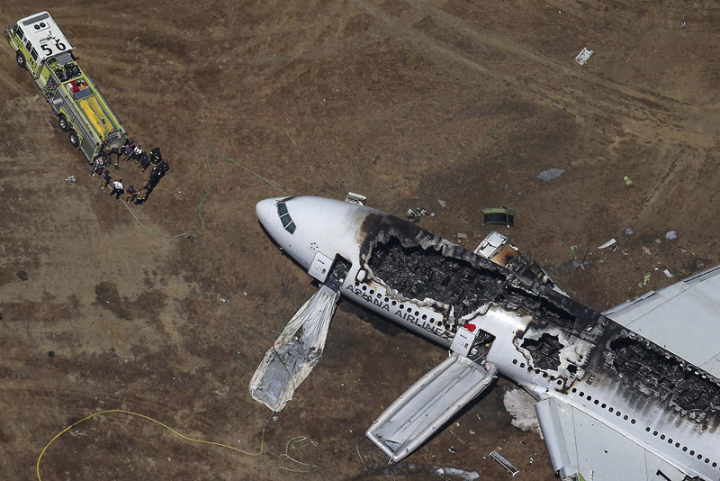 An aerial photo shows the wreckage of the Asiana Flight 214 airplane after it crashed at the San Francisco International Airport in San Francisco, July 6, 2013. Two Chinese women were confirmed dead in the crash, South Korea's transportation ministry said Sunday. (Photo/Xinhua)