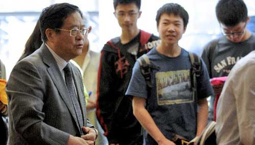 Chinese Consul General in San Francisco meets students