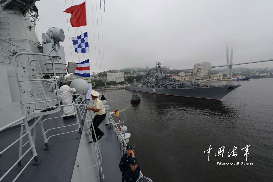 Chinese and Russian naval forces including warships participating in the China-Russia "Joint Sea-2013" joint naval drill leave the Port of Vladivostok for the maritime drill on the afternoon of July 8, 2013, local time. The two navies will conduct the joint drill on the subjects of joint air defense, maritime supply, joint escorts and marine search. (navy.81.cn/Qian Xiaohu, Zhang Qun, Liu Yong, Hu Quanfu)