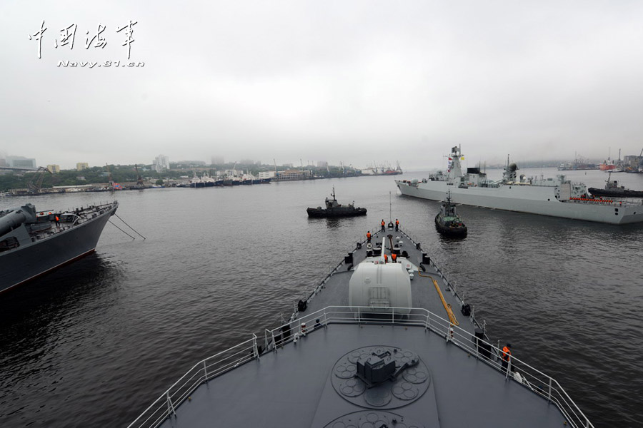 Chinese and Russian naval forces including warships participating in the China-Russia "Joint Sea-2013" joint naval drill leave the Port of Vladivostok for the maritime drill on the afternoon of July 8, 2013, local time. The two navies will conduct the joint drill on the subjects of joint air defense, maritime supply, joint escorts and marine search. (navy.81.cn/Qian Xiaohu, Zhang Qun, Liu Yong, Hu Quanfu)