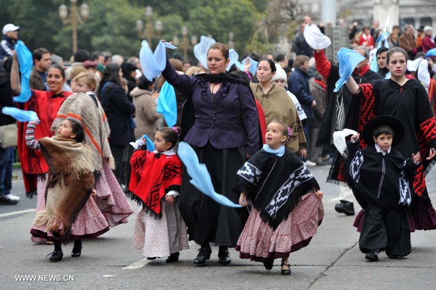 People dressed with traditional costumes participate in a parade during the celebration of Independence Day, in Buenos Aires, Argentina, on July 9, 2013. (Xinhua/TELAM)