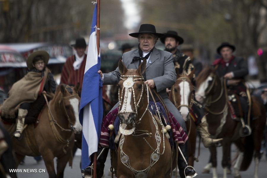 Riders dressed with traditional costumes participate in a parade during the celebration of Independence Day, in Buenos Aires, Argentina, on July 9, 2013. (Xinhua/Martin Zabala)