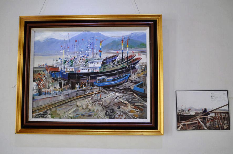 "The Dock is Busy, Dawangsha Wharf, Zhujiajian Town" (70cmX90cm), April 11, 2013. Chinese Australian oil painter Li Xiaozheng's new exhibition themed "Jiangnan Charm" opened on July 7 at the Roundness Art Gallery in Beijing's Songzhuang, the largest art zone in both China and the world. The exhibition features 28 artworks created by Li during his 34-day fieldtrip, between March and April of this year, to Jiangnan. (China.org.cn/Zhang Junmian)