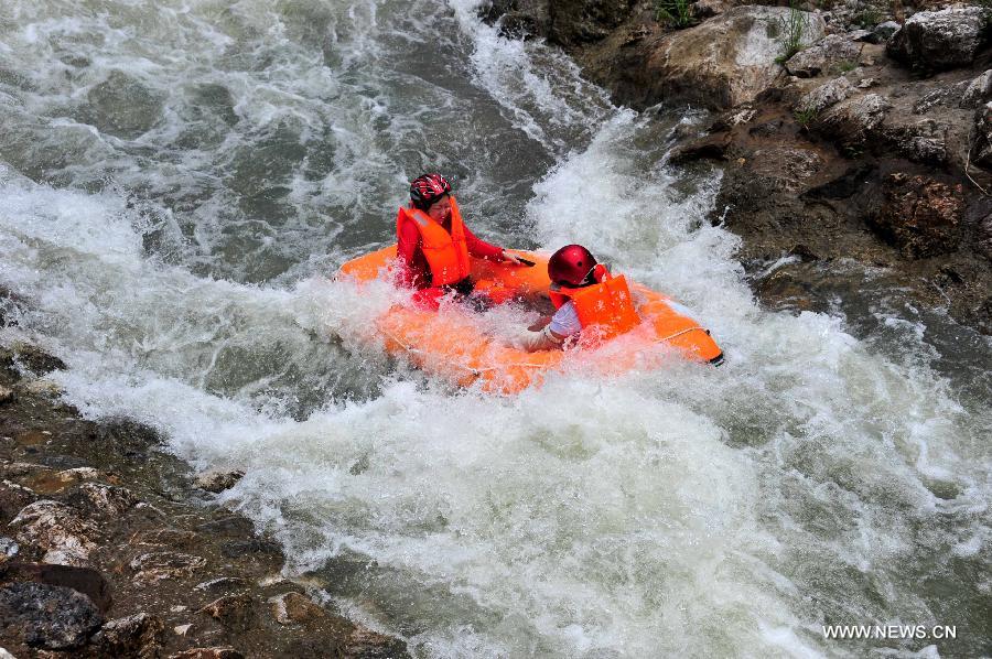 Tourists raft on the water at the Chaotianhou scenery spot in Xingshan County, central China's Hubei Province, July 9, 2013. Large number of tourists headed for Chaotianhou to raft due to the lingering heat wave recently in the province. (Xinhua/Du Huaju)