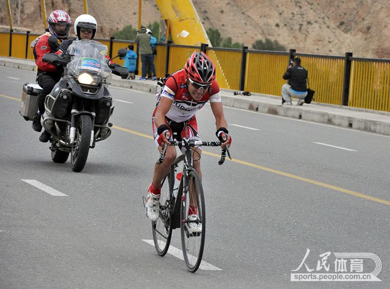 Wonderful moments of 2013 Tour of Qinghai Lake. (People's Daily Online)