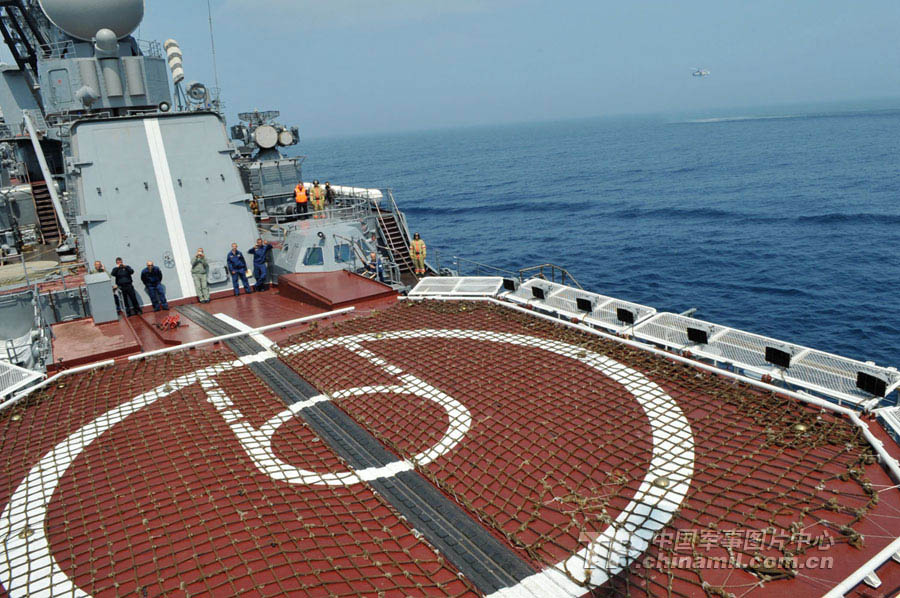 Chinese and Russian warships participating in the China-Russia "Joint Sea-2013" joint naval drill conduct joint escort drill in a designated exercise sea area on July 9, 2013. (China Military Online/Sun Yang) 