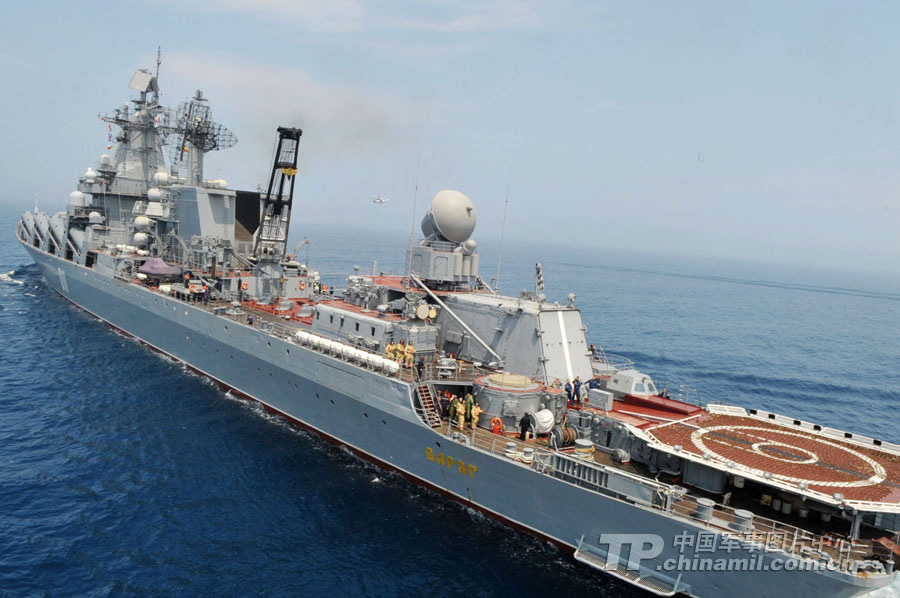 Chinese and Russian warships participating in the China-Russia "Joint Sea-2013" joint naval drill conduct joint escort drill in a designated exercise sea area on July 9, 2013. (China Military Online/Sun Yang) 